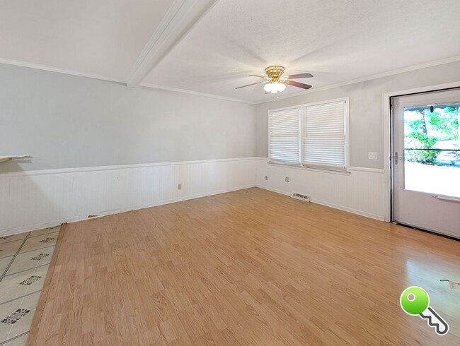 Building Photo - Charming Easley Home with Fenced Yard, Sunroom & Walkable To The YMCA!
