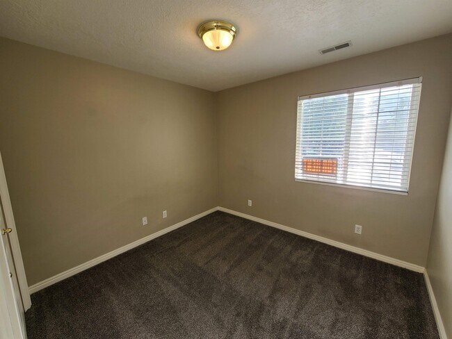 Building Photo - 1305-1200 1200 W