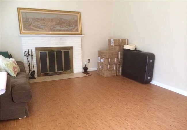 Building Photo - Bellevue Rambler with Great Location