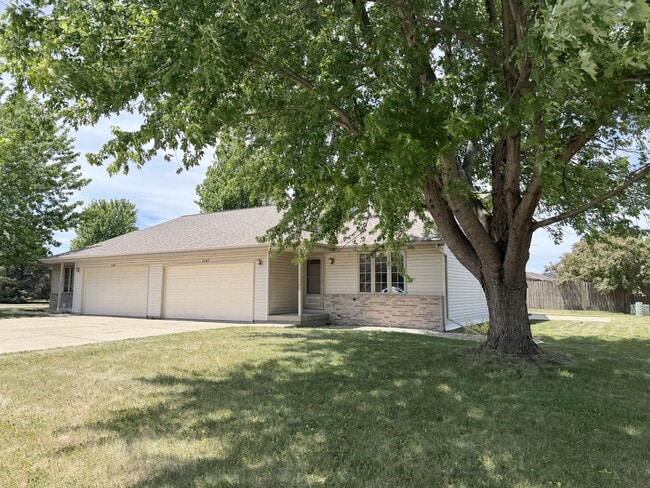 Building Photo - 2701-2703 N Wuthering Hills Dr