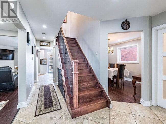 Building Photo - 303 Howard Crescent