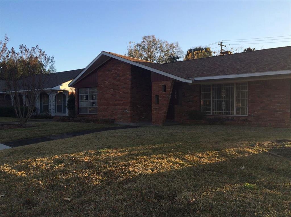 Primary Photo - 3715 Latma Dr