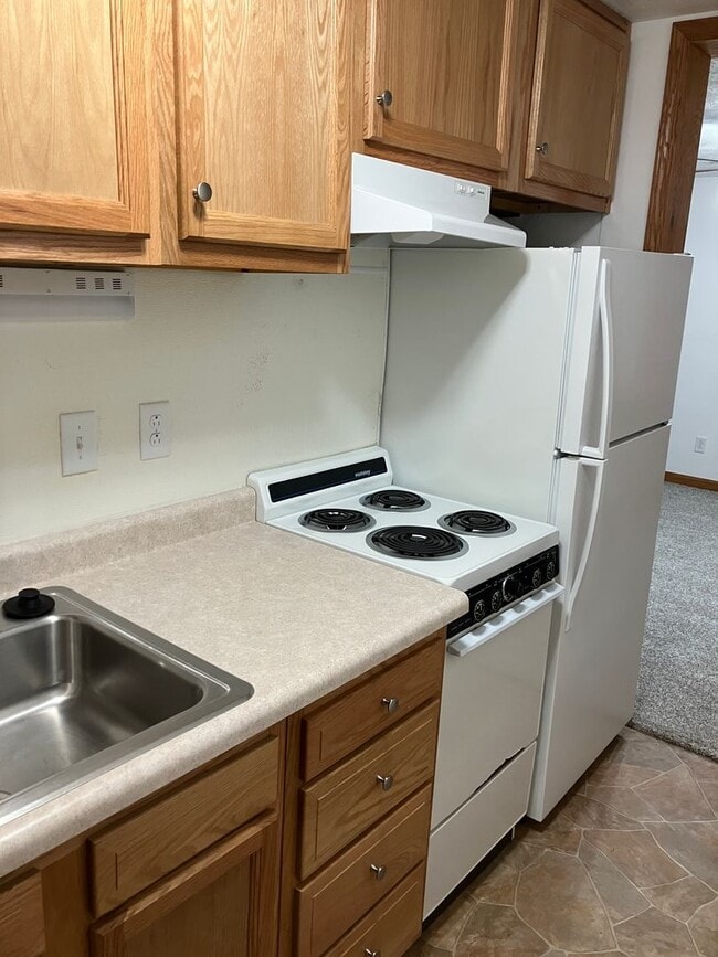 Building Photo - 1 Bedroom Unit available soon at New Breme...