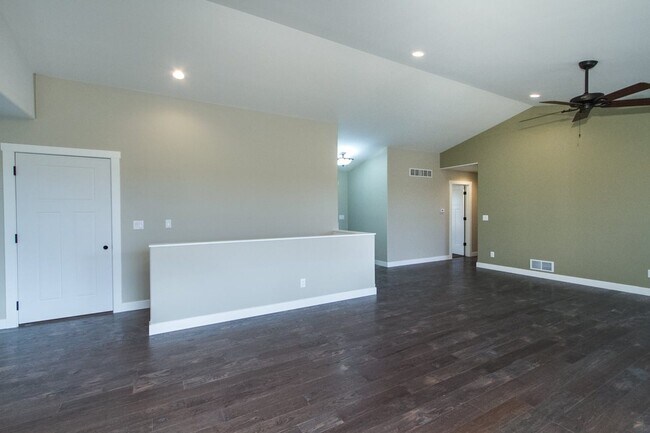 Building Photo - 301 Bryn Dr