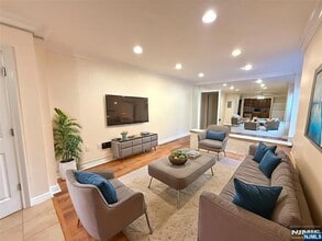 Building Photo - 401 Park Ave