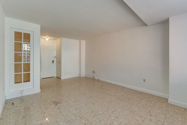 Foto del edificio - Spacious & Bright Junior One Bedroom at River Place North