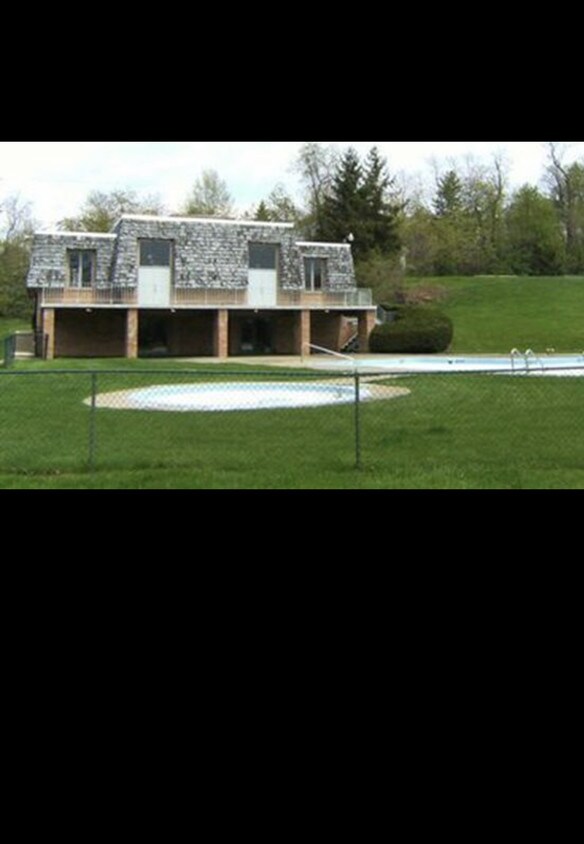 Primary Photo - 333 Forest Green Dr