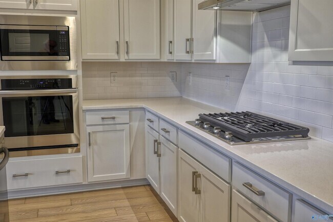 Building Photo - 102 Clift Crk Dr