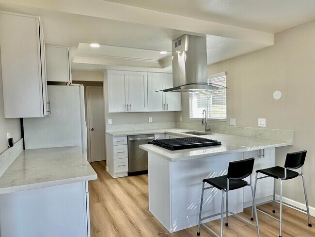 Building Photo - 6543 Bougainville Rd