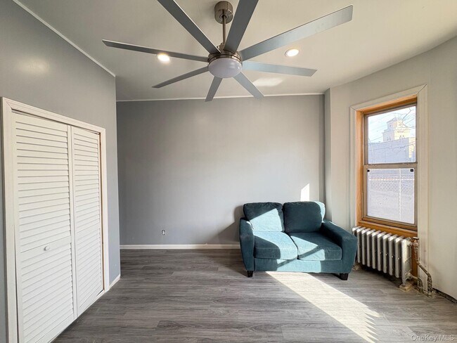 Foto del edificio - 181 Conklin Ave