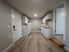 Building Photo - 877 N 26