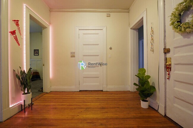 Foto del edificio - 72 Gardner St