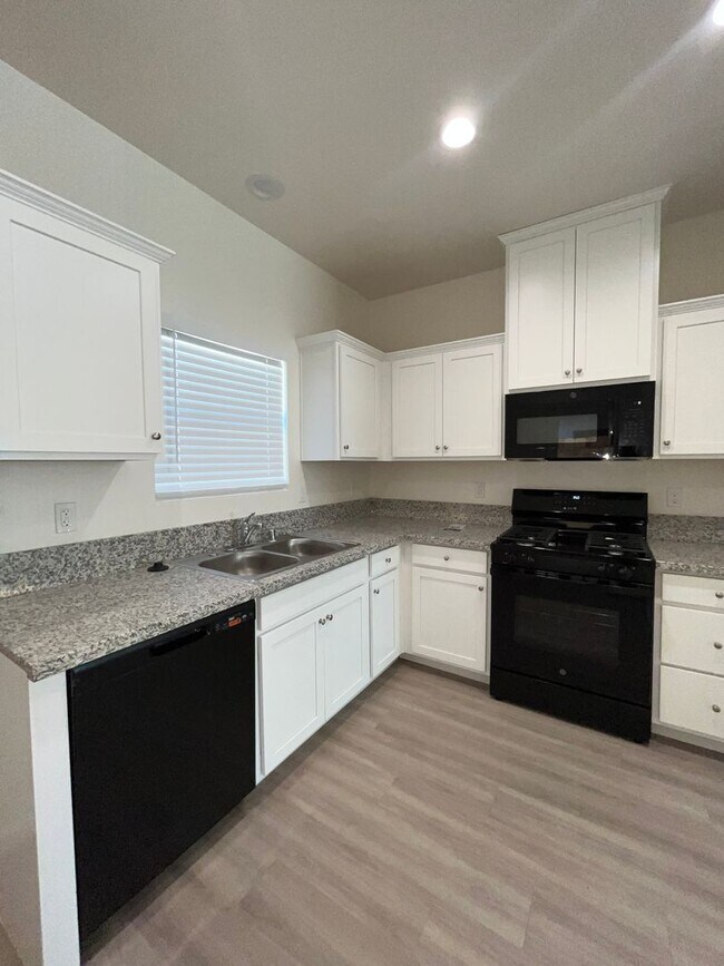 Building Photo - 4214
