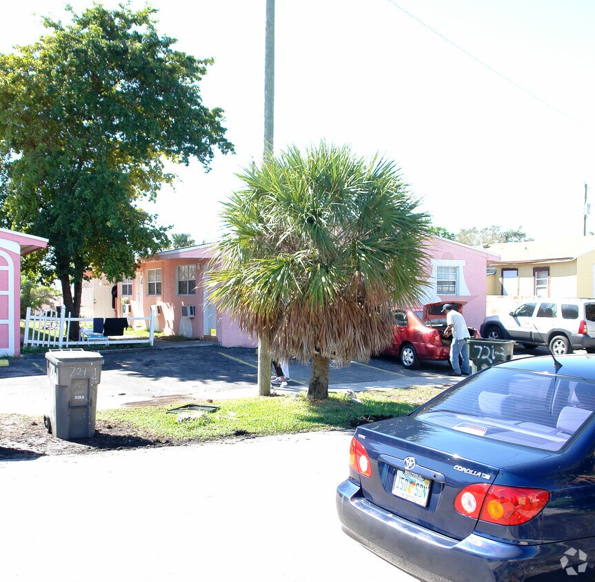 Foto del edificio - 721 SW 3rd Pl