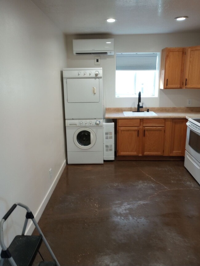 Building Photo - "Charming 2-Bedroom  with Spacious Living ...
