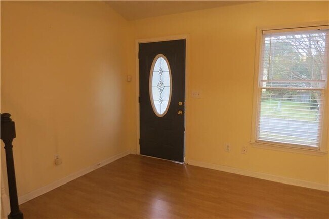 Building Photo - 408 Chippewa Dr SE