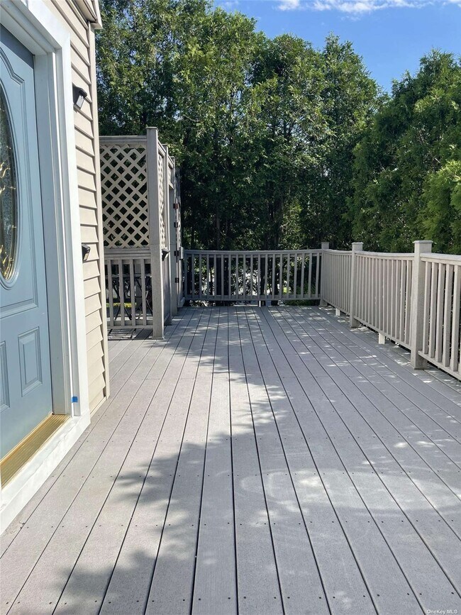 81 Berry Hill Rd, Oyster Bay, NY 11771 Room for Rent in Oyster Bay