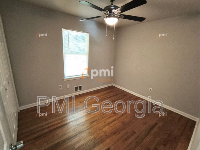 Foto del edificio - 819 Forrest Cir SE