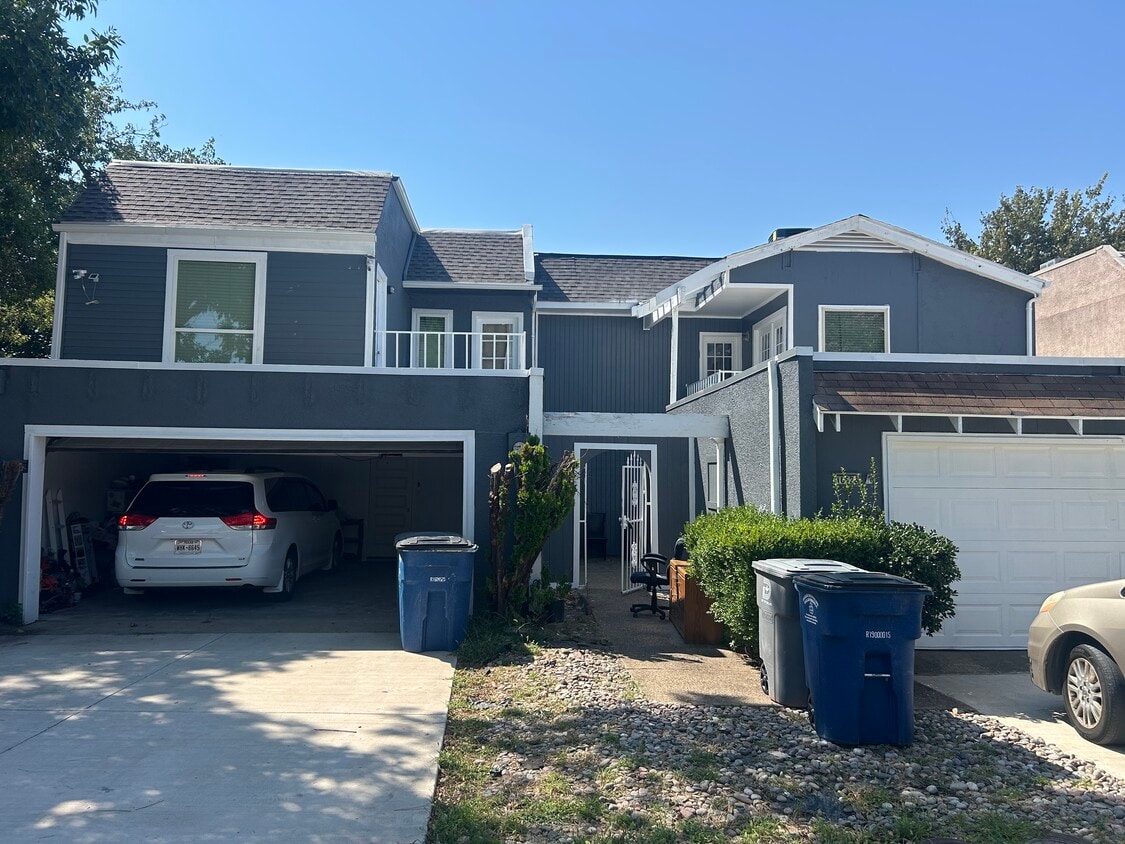 Primary Photo - 10528 Las Brisas Dr