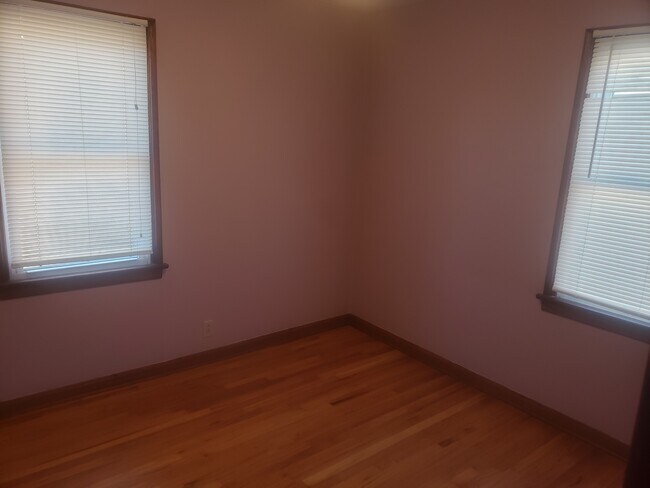 Building Photo - 1301 Fairmount Ct