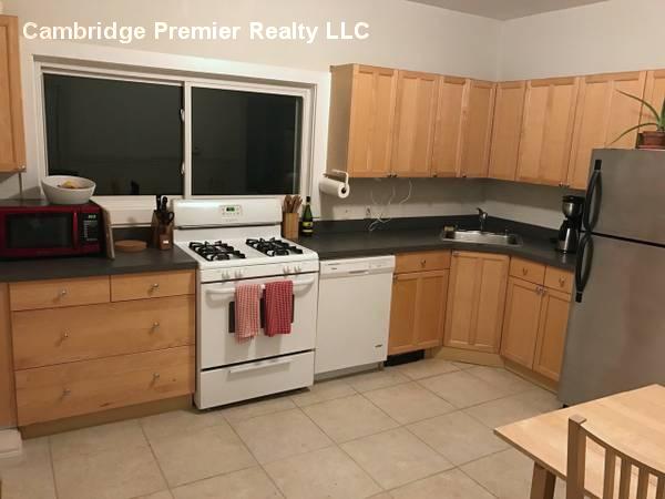 Primary Photo - 340 Columbia St