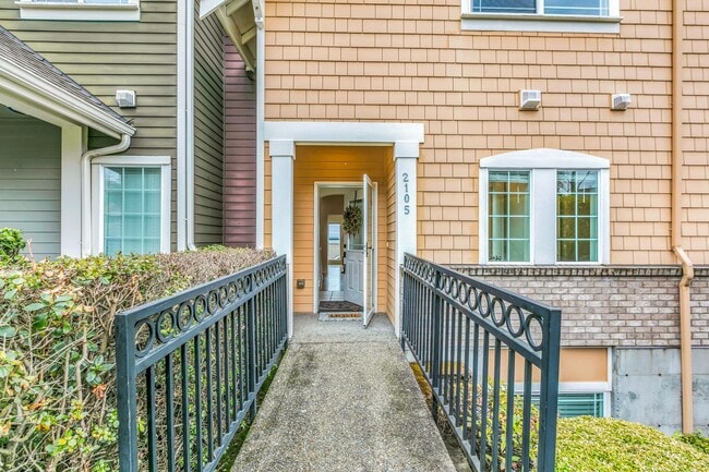 Foto del edificio - Gorgeous 3 bedroom 2.5 bath with views of ...