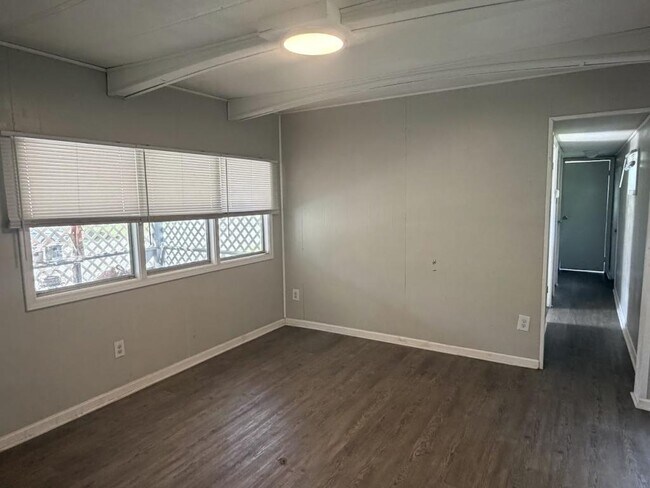 Foto del edificio - 2355 Gardner St