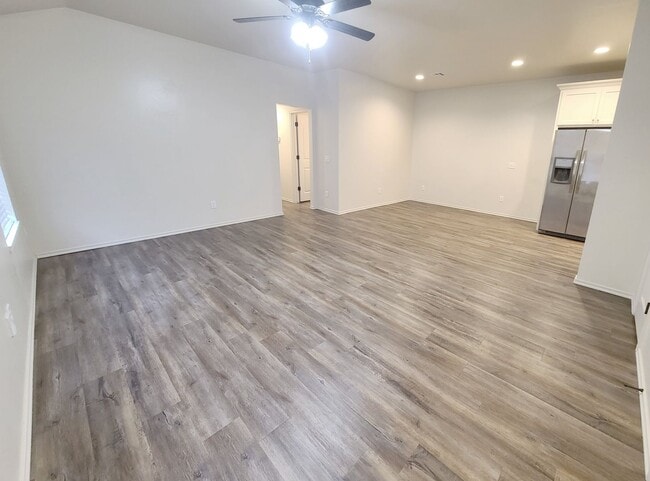Building Photo - Newer Duplex in Edmond