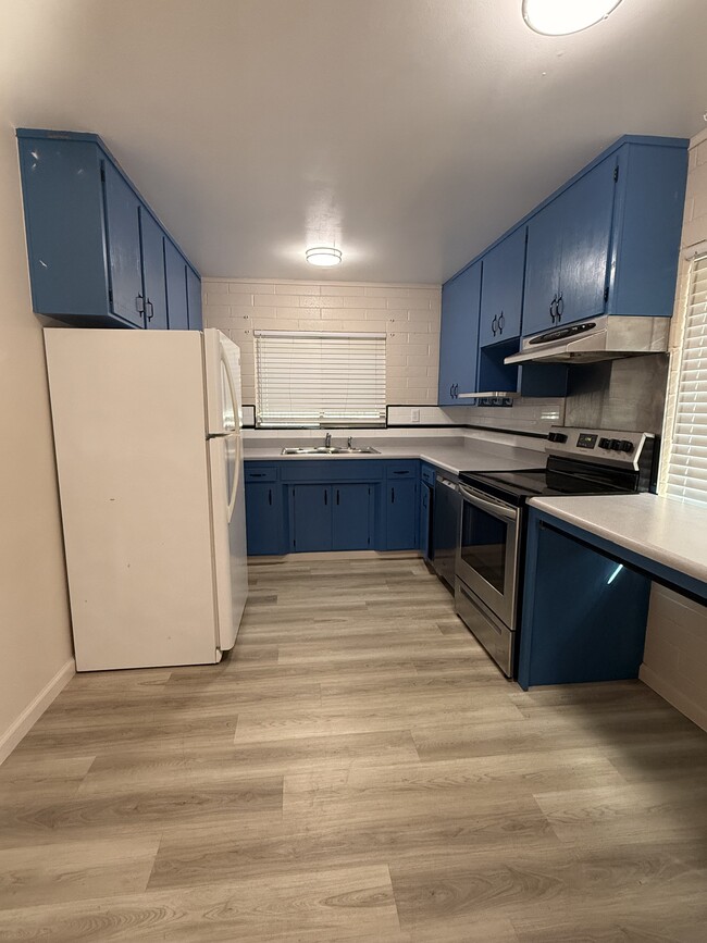 Building Photo - 1332 Thompson Ave