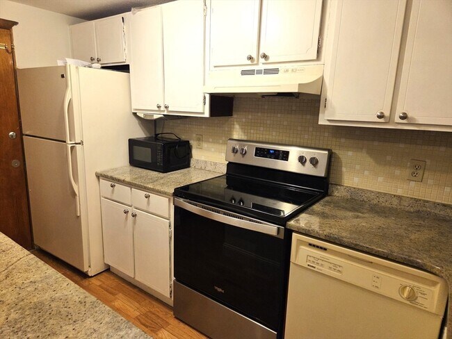 Foto del edificio - 586 Boston Post Rd E