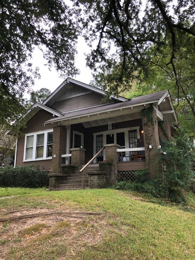 Building Photo - First month 1/2 OffLarge duplex w southern...