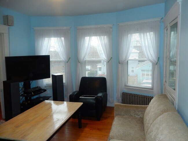 Building Photo - 378 Fairmount St