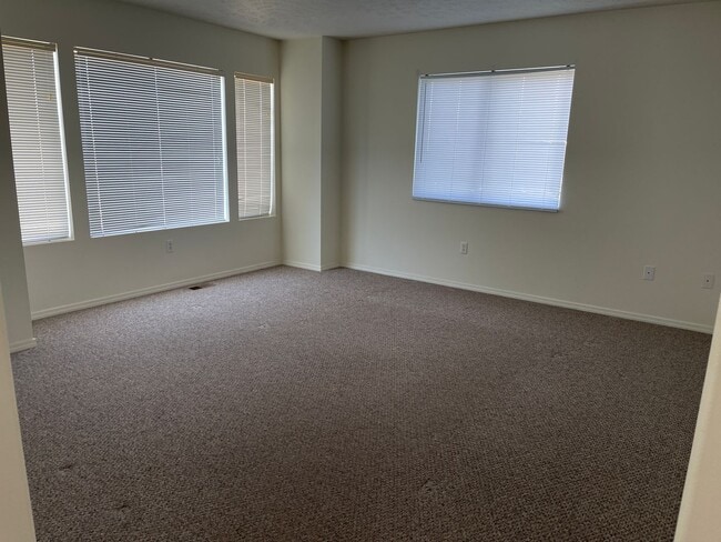 Foto del edificio - 2430 NW Granite Ct