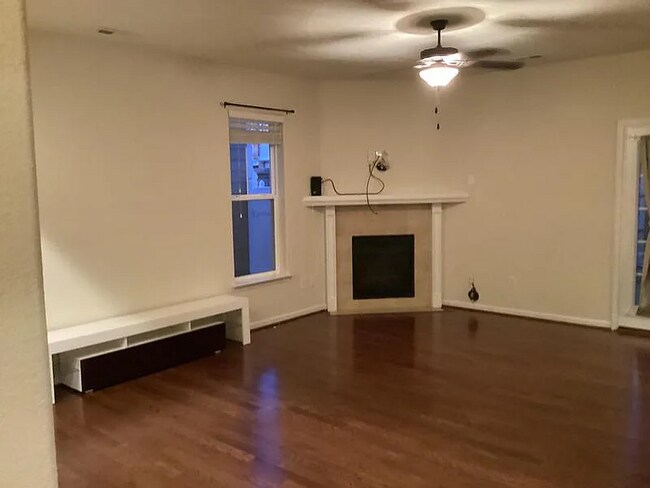 Foto del edificio - 5332 Cottage Ct