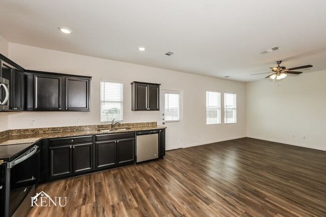 Building Photo - 6008 Mojave Dr