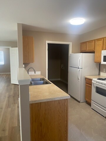 Foto del edificio - 712 Oakmont Rd