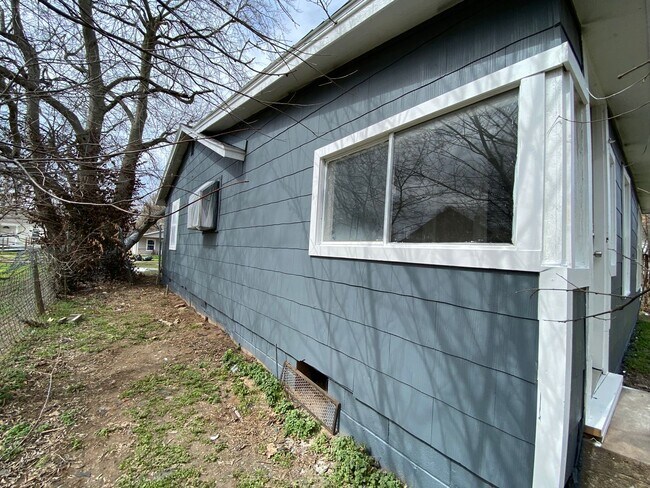 Building Photo - Fantastic Sand Springs Home
