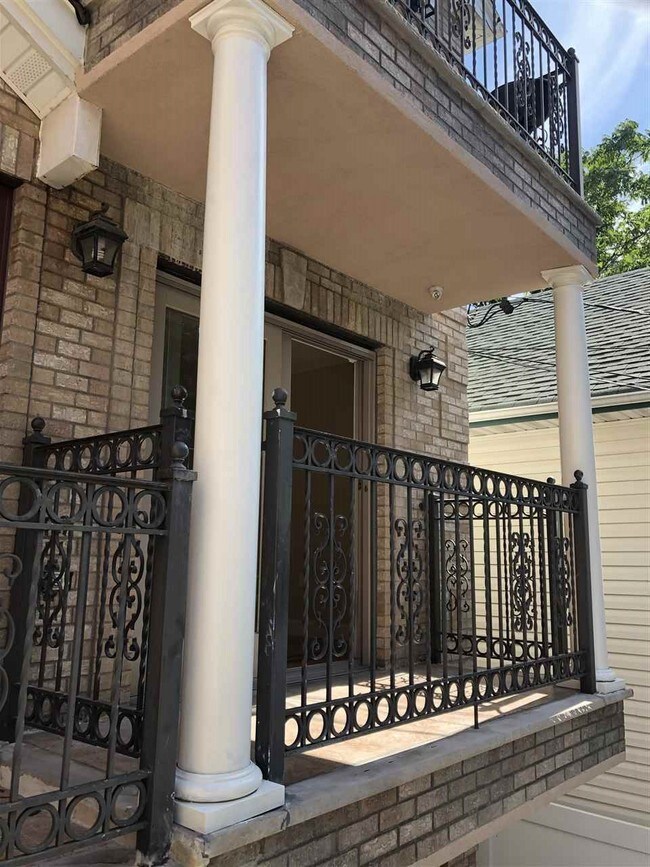 Foto del edificio - 6112 Fillmore Pl