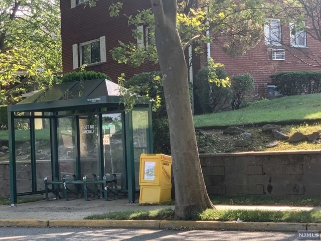 Foto del edificio - 1323 Anderson Ave