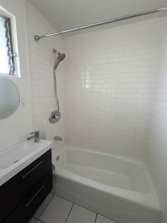 Baño - 2359 Glendale Blvd