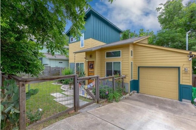 Building Photo - 1160 Alamo St