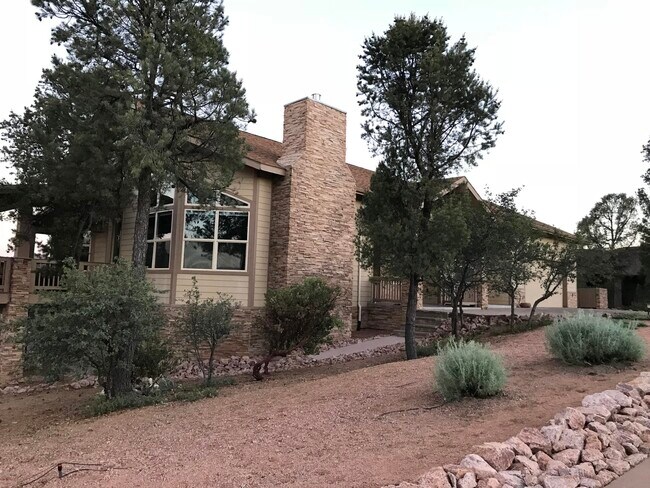 Building Photo - 418 S Whisper Ridge Ln