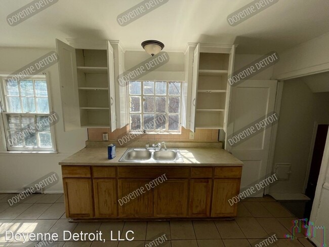 Building Photo - 3 br, 1 bath House - 16217 Robson