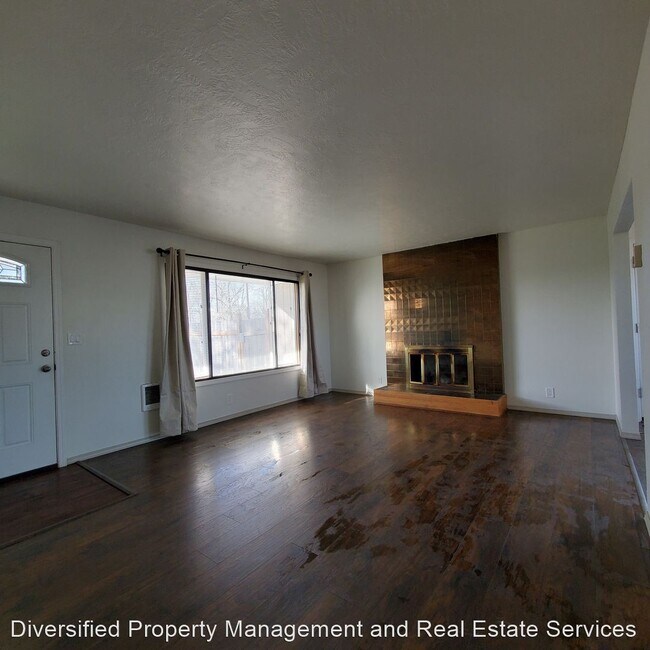 Building Photo - 3 br, 1.5 bath House - 34675 Hwy 99E