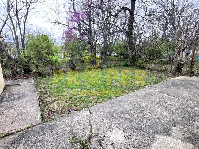 Foto del edificio - 2 bedrooms 1 bathroom house