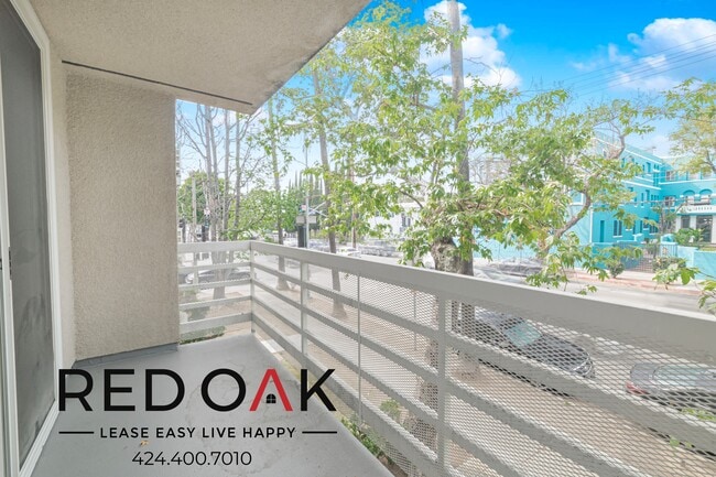 Foto del edificio - 6072 Franklin Ave