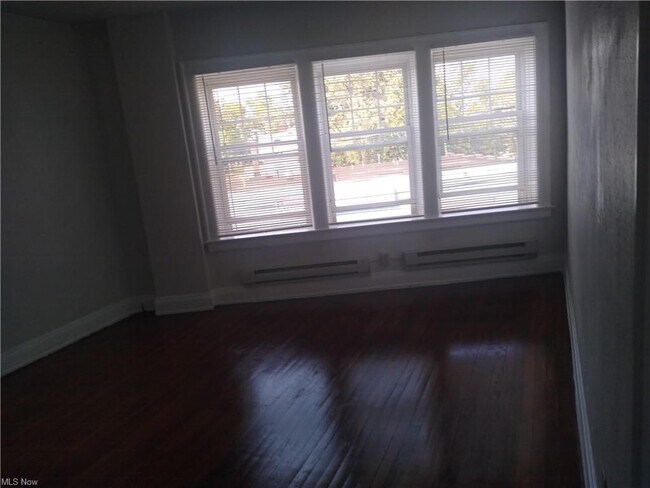 Foto del edificio - 12023 Lorain Ave