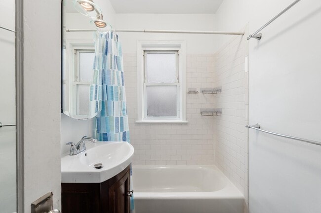 Photo - 1621 F St NE Apartment