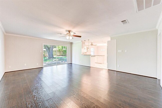 Foto del edificio - 5719 Willowbend Blvd