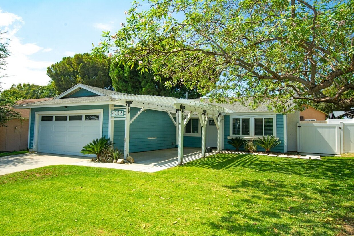 Foto principal - 8644 Frankfort St